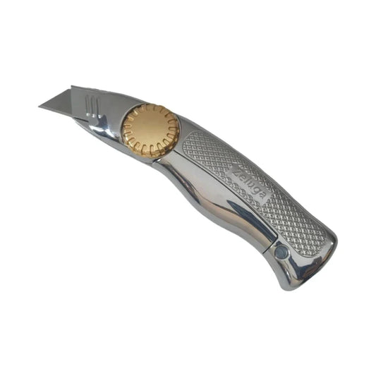 Cuchillo utilitario de hoja fija con empuñadura metálica gris y protector de acero