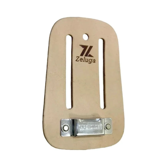 Soporte de cuero beige para cinta métrica, con abertura y herrajes metálicos