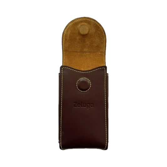 Funda de teléfono de cuero marrón cereza con solapa y ojal metálico