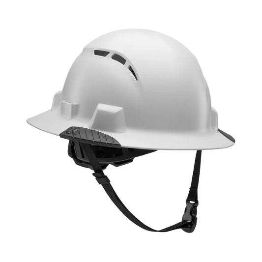 Casco blanco con entradas de ventilación y barboquejo con anclajes laterales