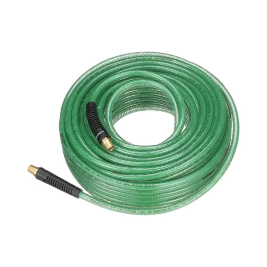 Manguera de aire verde de poliuretano con conectores metálicos y funda negra.