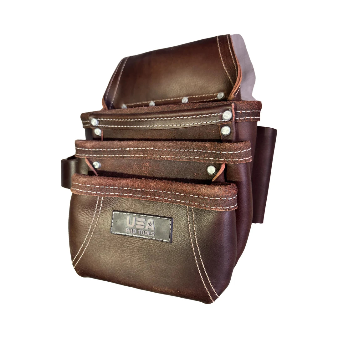 Bolsa de herramientas de cuero USA Pro Tools SST-1255 con 5 bolsillos, porta martillo y argolla para llave, vista tres cuartos