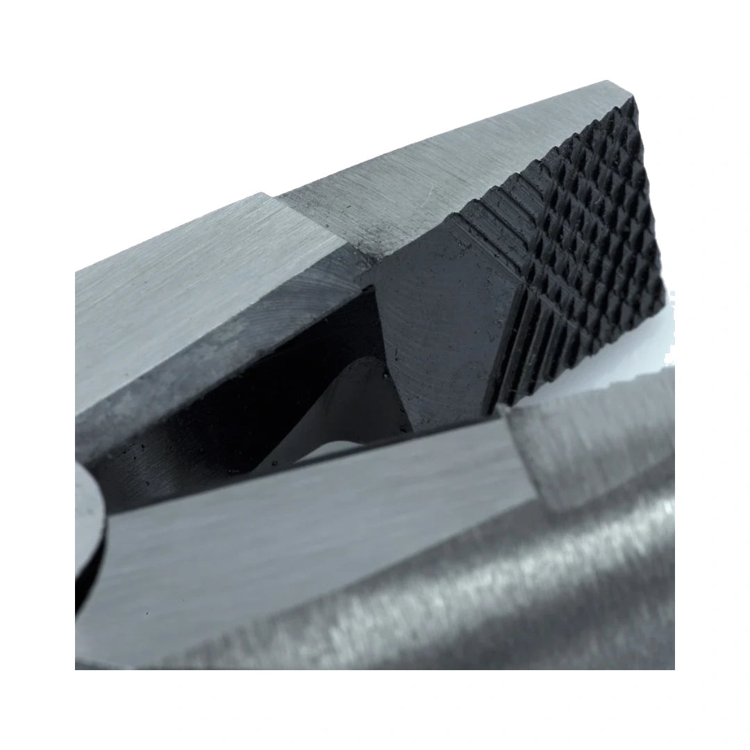 Klein Tools D213-9NE detalle de mordazas estriadas