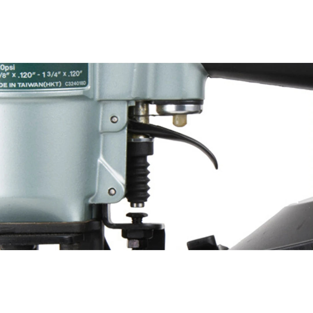 Detalle del gatillo y la nariz de la Metabo HPT NV45AB2